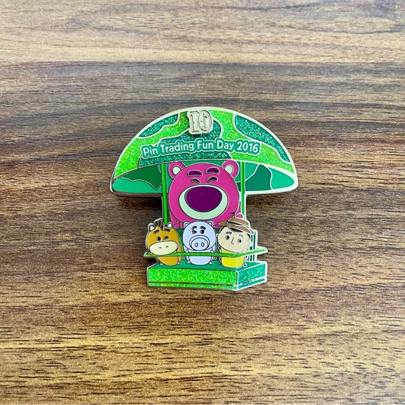 Hong Kong Disneyland HKDL Pin Trading Fun Day 2016 Tree Lotso Limited Edition